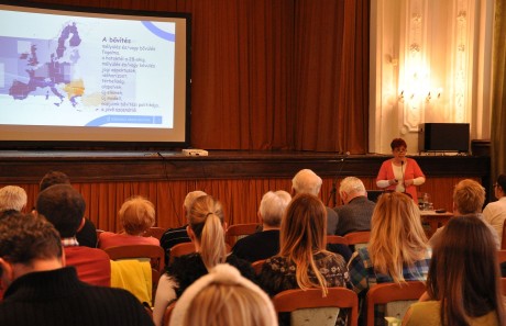 Az EU működése és jövője - Perger István előadása a Kodolányi Szabadegyetemen